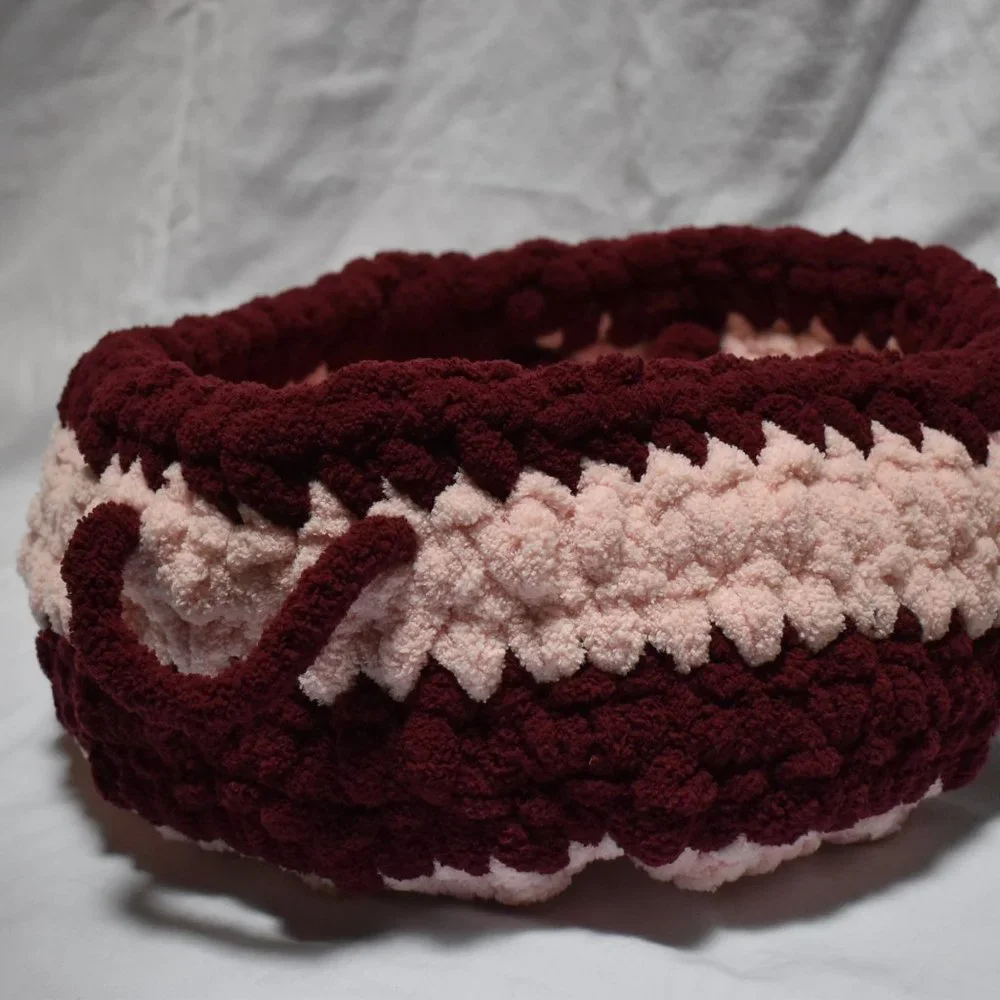 HAND CRAFTED Cochet Pet bed with Handles